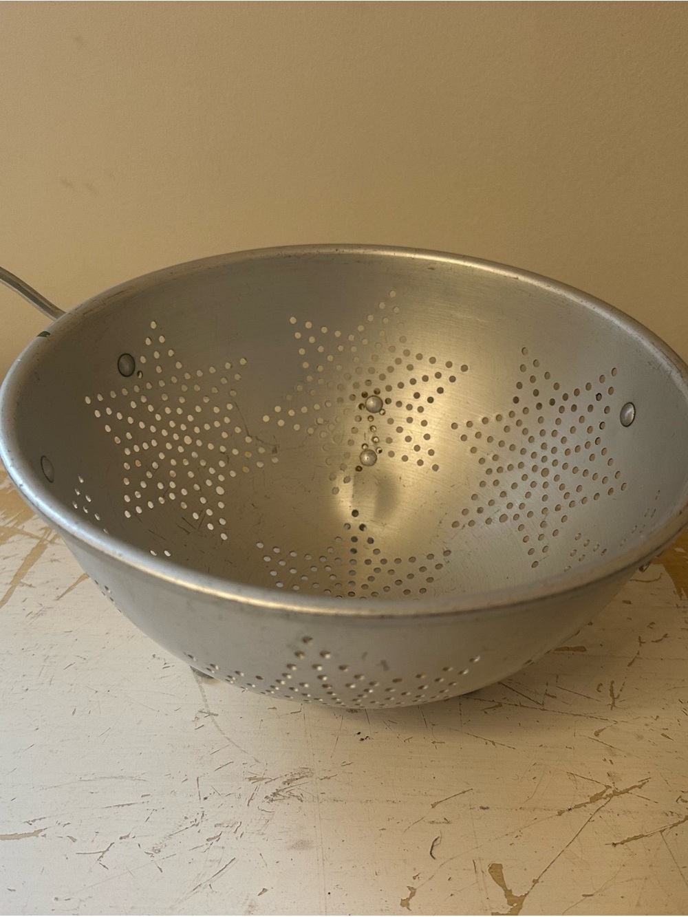 Aluminum Star-Pattern Colander - Silver - Picture 2 of 6